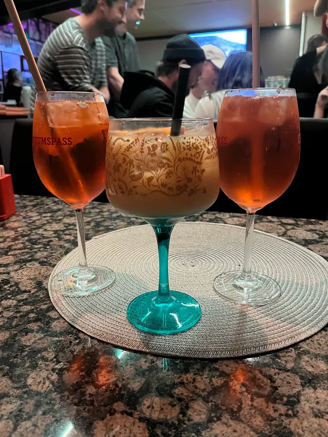 Drei Spritz-Gläser auf dem Tisch